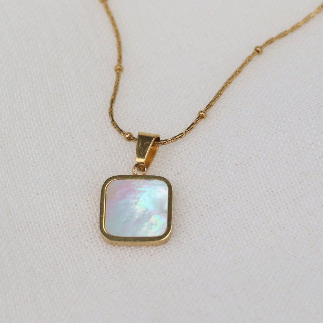 Leyte | Mother of Pearl 18k Gold Pendant Necklace