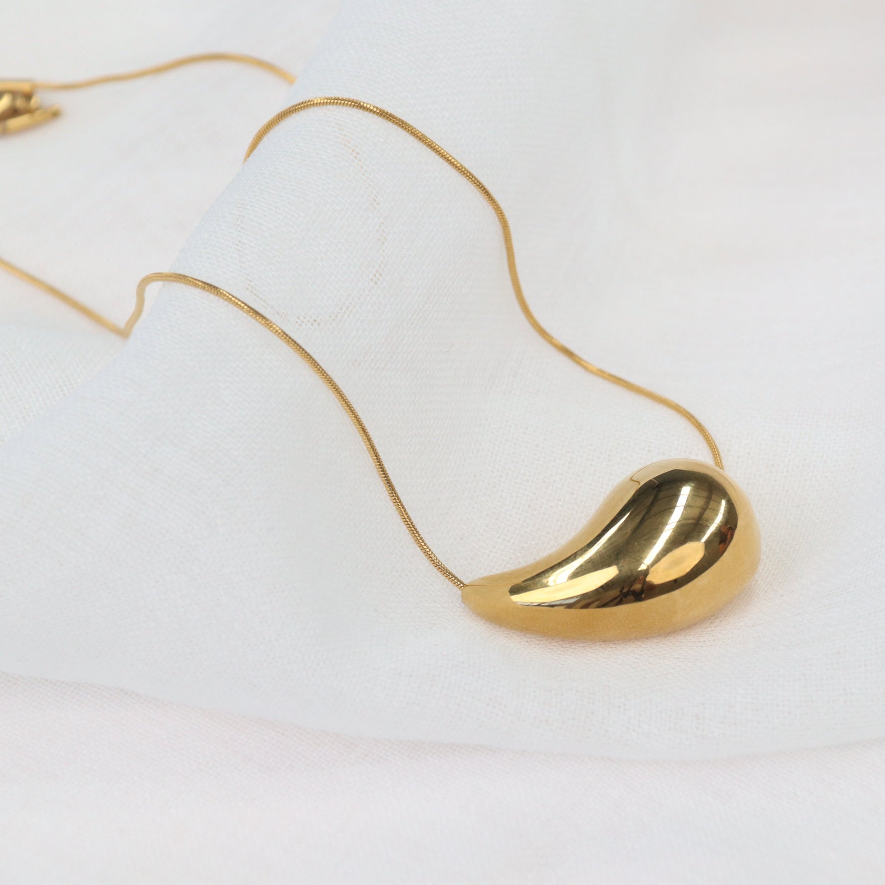 Pha Necklace | Gold Plated and Stainless Steel Tear Drop Necklace