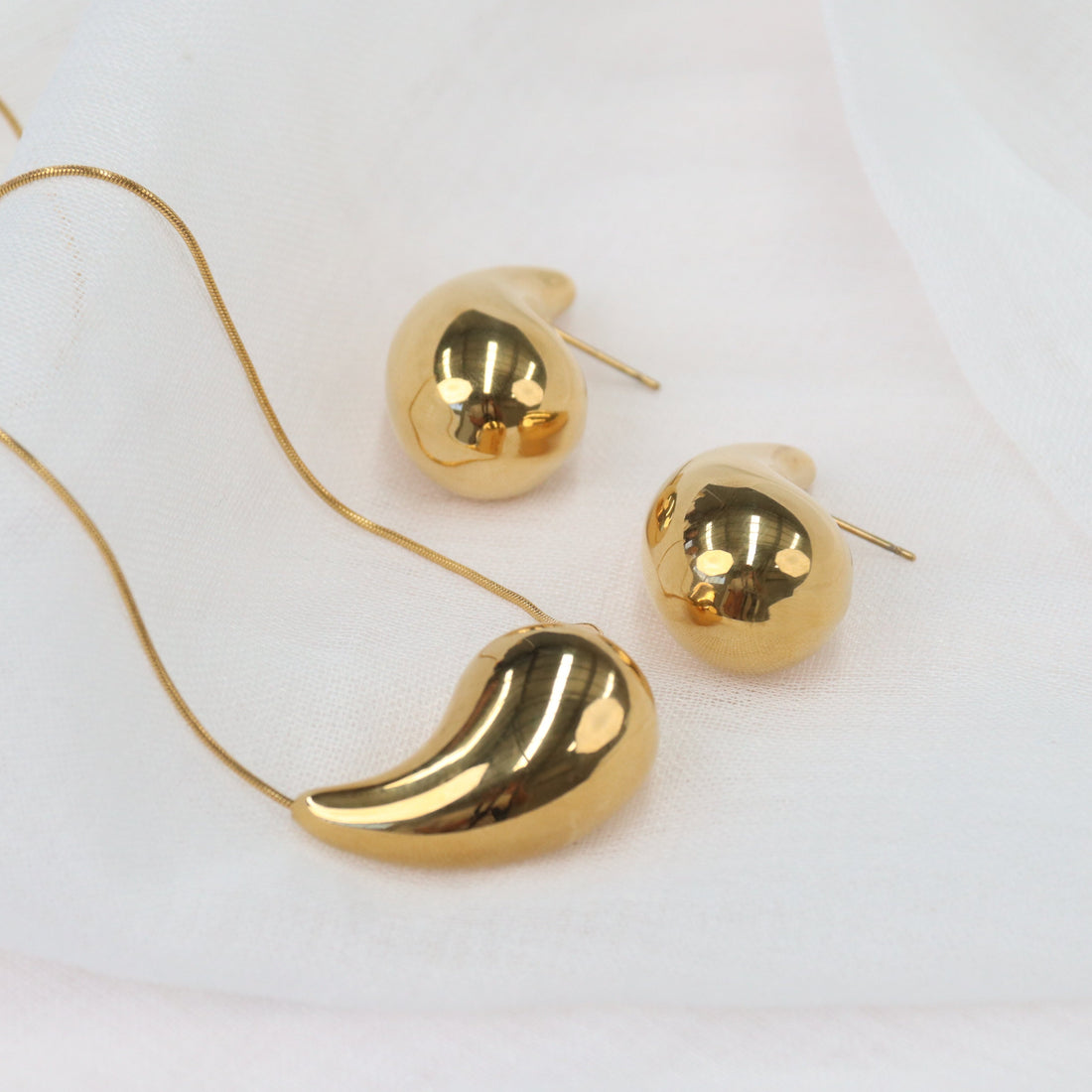 Pha Necklace | Gold Plated and Stainless Steel Tear Drop Necklace
