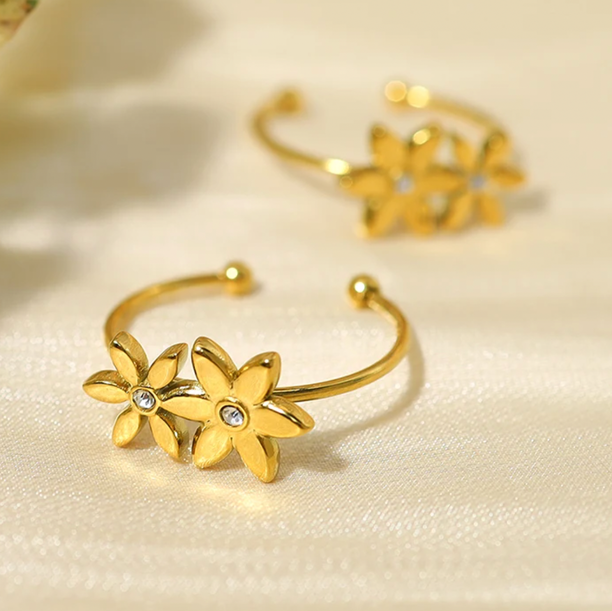Mary | Gold Plated Daisy Adjustable Ring